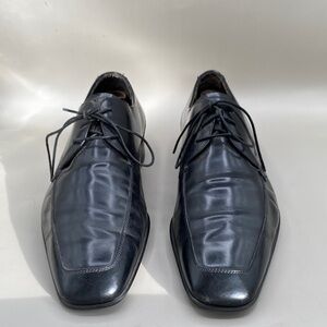 Salvatore Ferragamo Black Leather Oxfords (LOT 409)